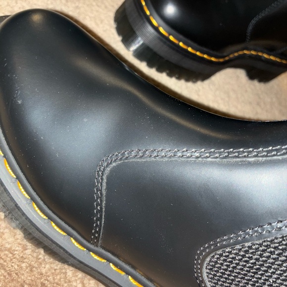 NEW NEVER WORN Dr. Martens Black Platform Chelsea Boots (M 7, W 8)